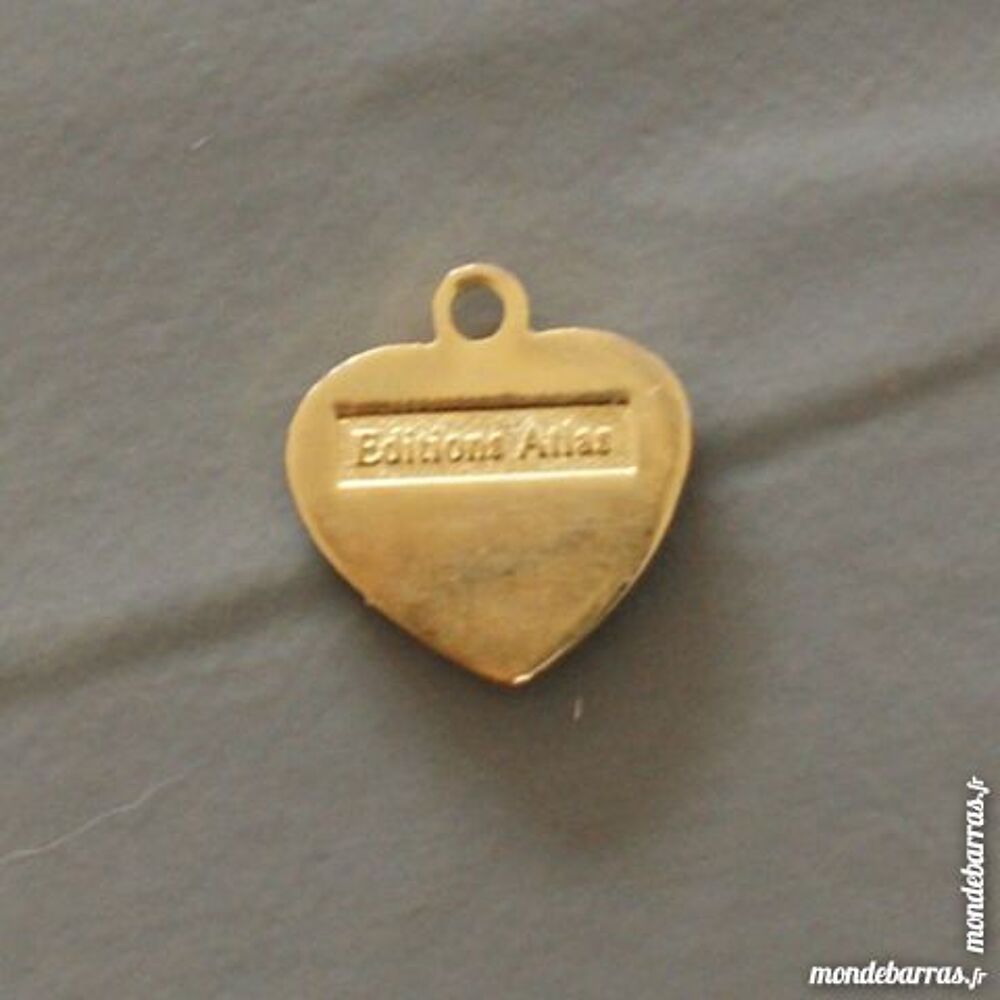 Pendentif dor&eacute; - Editions Atlas Bijoux et montres