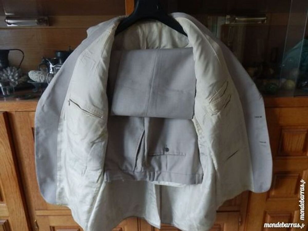 Costume beige Vêtements