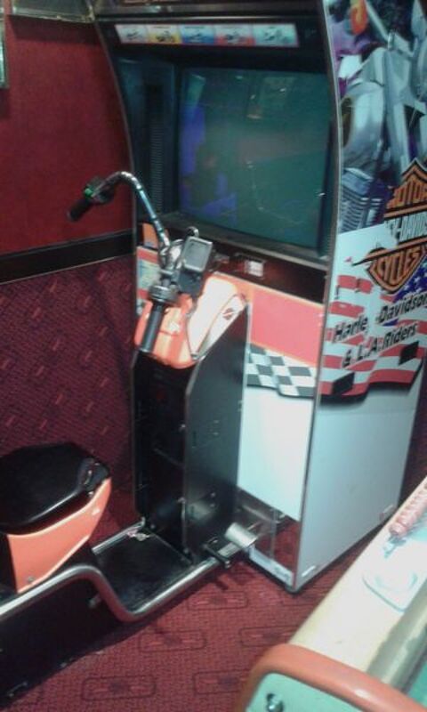 Recherche borne d'arcade avec jeu de moto. 0 Alenon (61)
