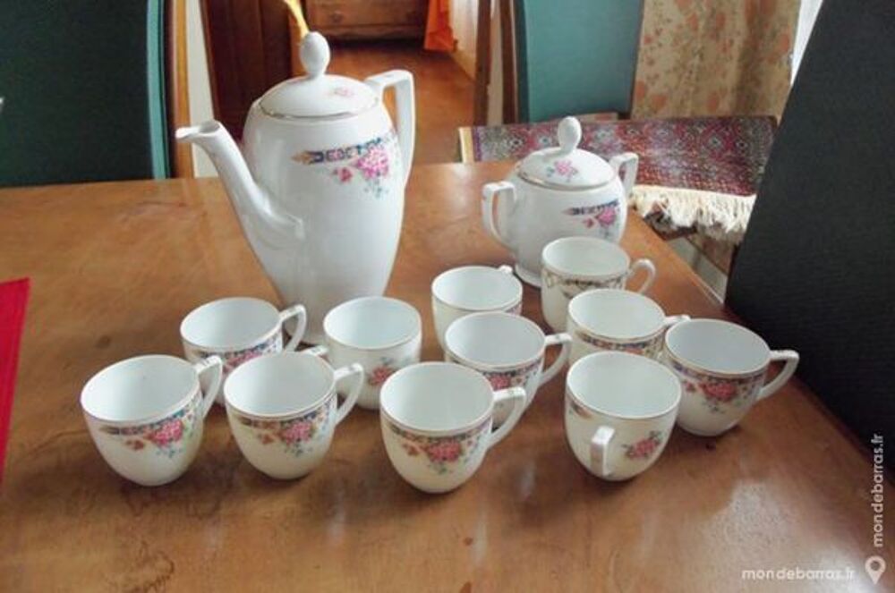 Service &agrave; caf&eacute; ancien de 26 pi&egrave;ces Cuisine
