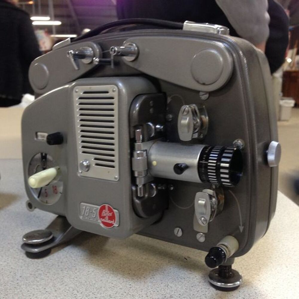 Projecteur Vintage et Camera Bolex Paillar et Polaroide Photos/Video/TV