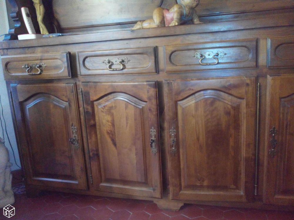 BUFFET SAPIN MASSIF EN 2 PARTIES INDEPENDANTES
Meubles