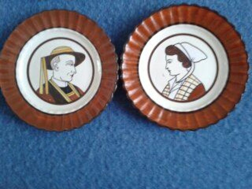 Petites assiettes Bretonne HB Quimper. 