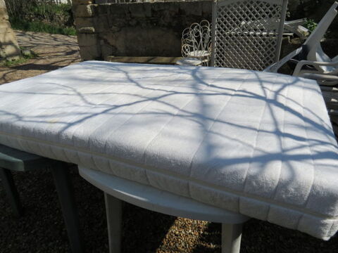 Lit electrique en 120 80 Montpellier (34)