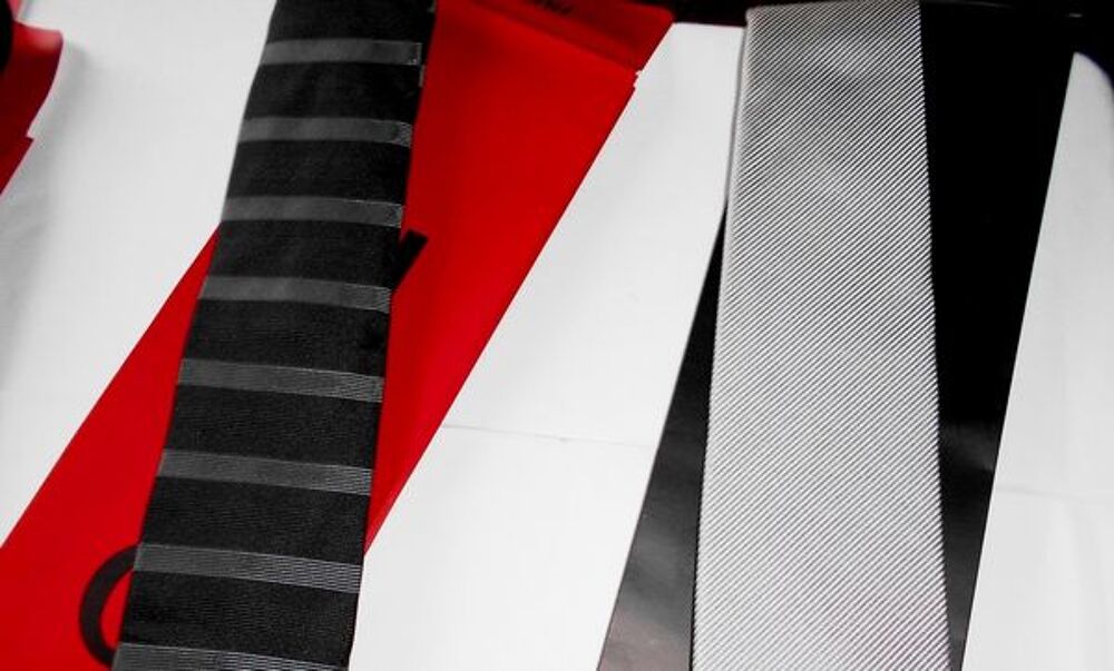 cravate de marque Hugo Boss 100% soie (l'unit&eacute;) Vêtements