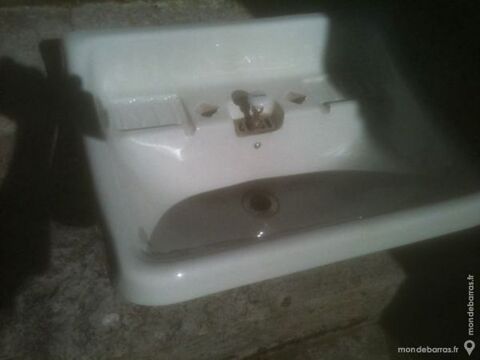2 lavabos anciens 30 Montpezat-de-Quercy (82)
