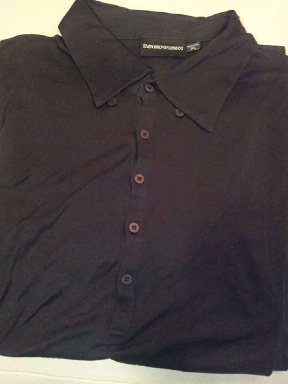 POLO EMPORIO ARMANI TAILLE XL ACHETE 140 EUROS Vêtements