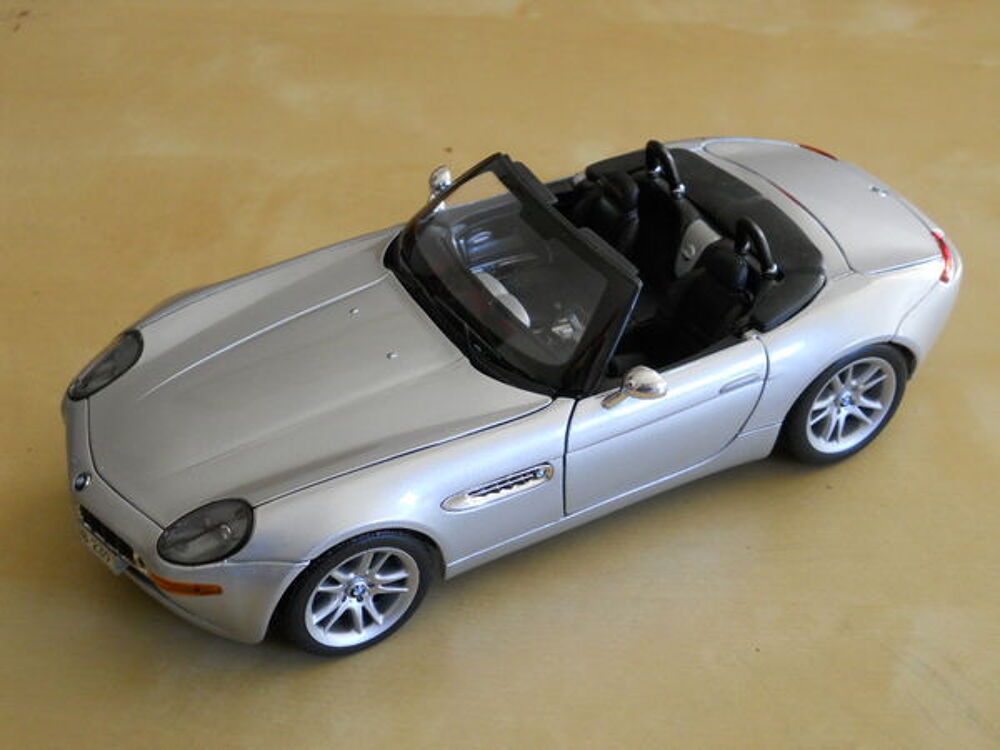 BMW Z8 Maisto 1/18 Silver 