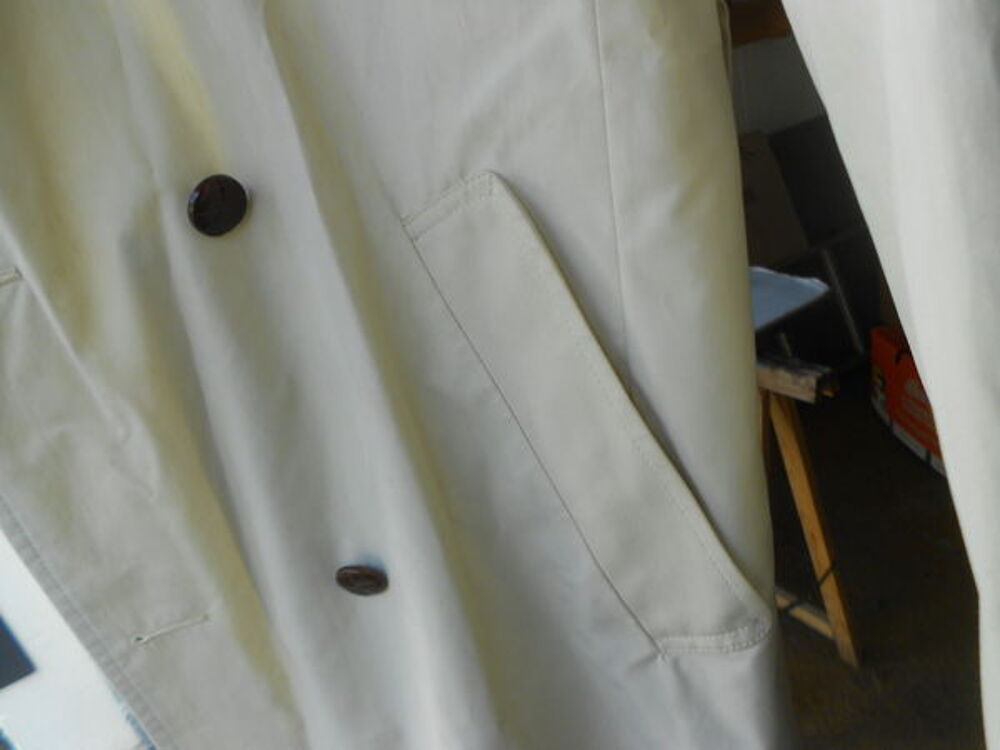 IMPERMEABLE FEMMES
Vêtements