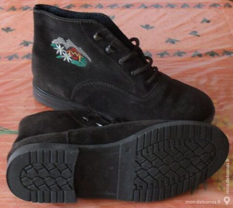 Chaussures montantes de couleur marron en ta 30 Montreuil (93)