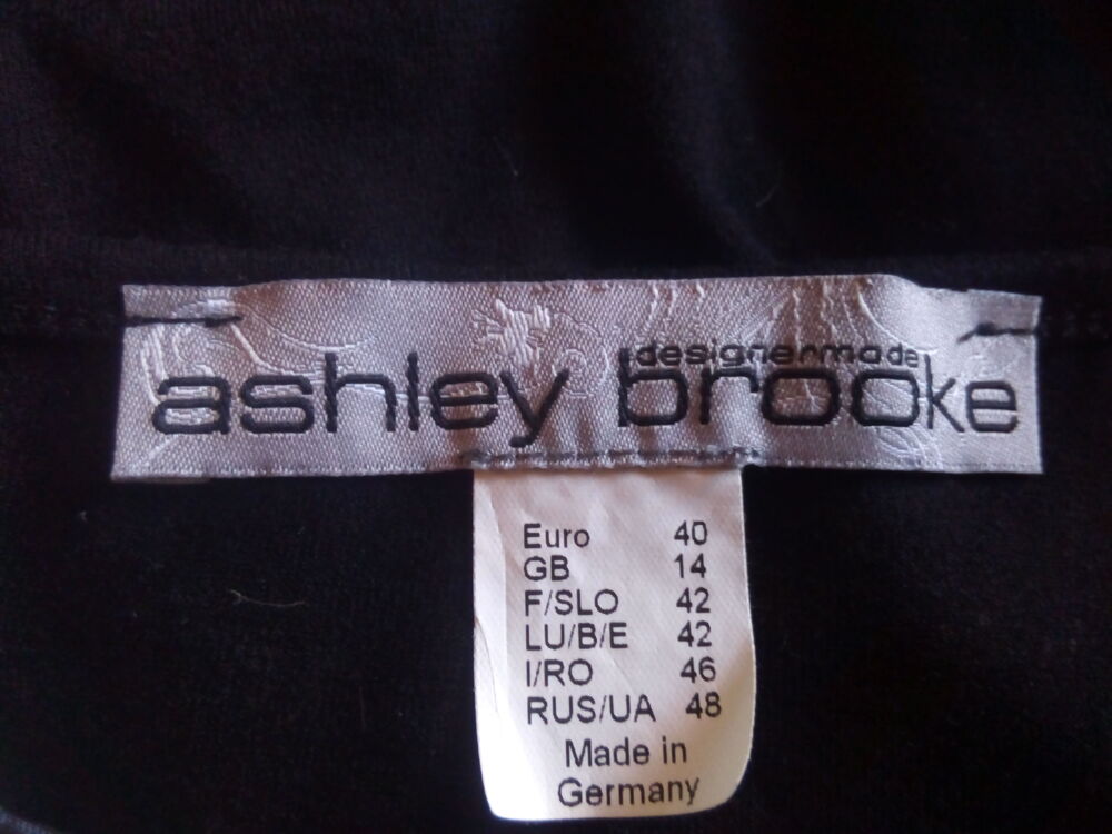 Tr&egrave;s jolie Robe ASHLEY BROOKE taille 40 Vêtements