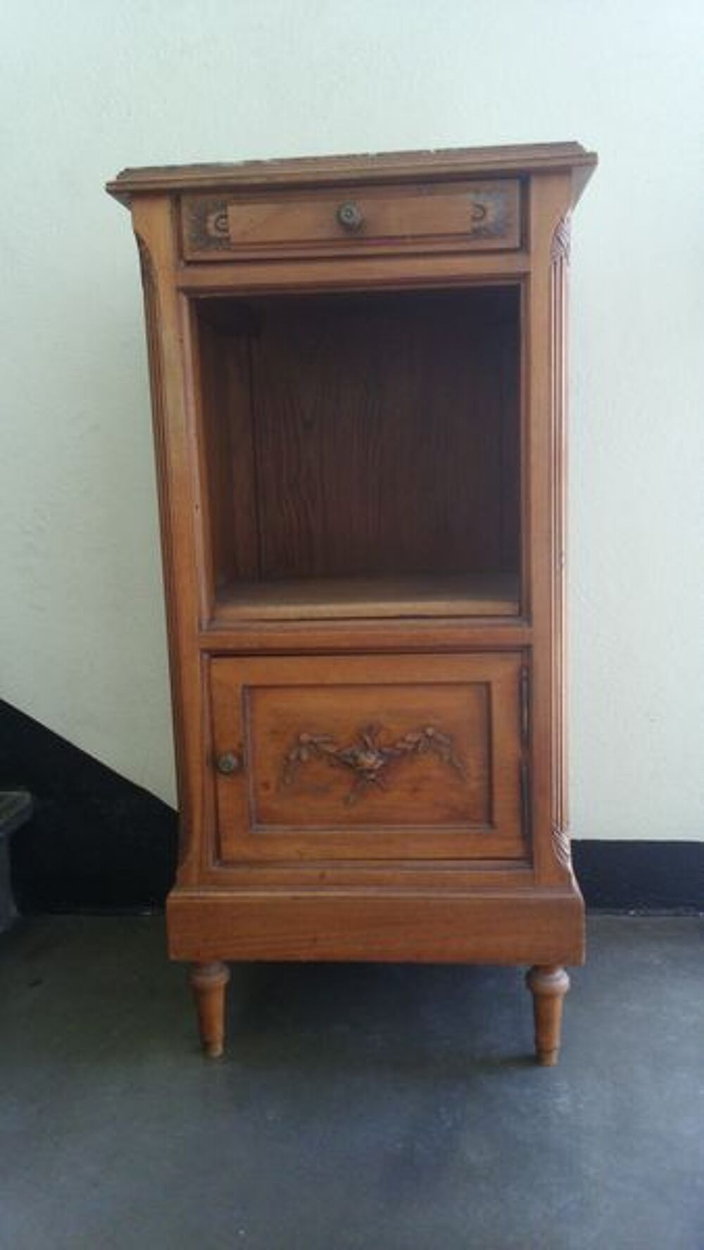 joli table de nuit Meubles
