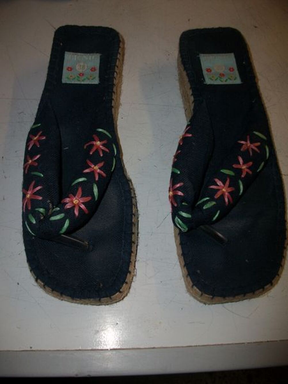 Entredoigts en espadrilles Bleu &agrave; Fleurs pt 38 &agrave; 3,50 € Chaussures