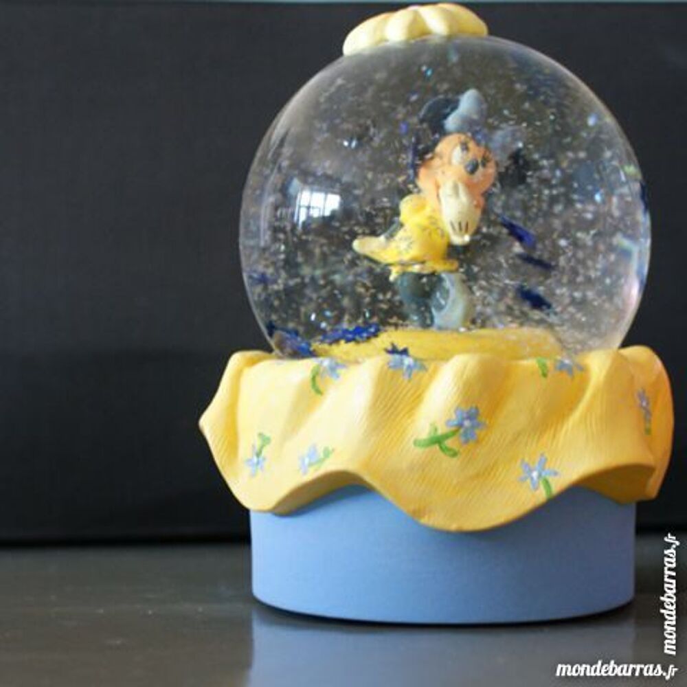 Boule de neige Minnie en r&eacute;sine - Disney Décoration