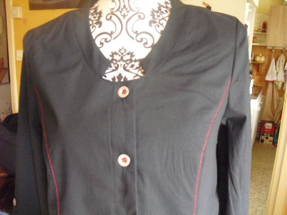 veste courte noire surpiqures rouge NEUVE TAILLE 38 Vêtements