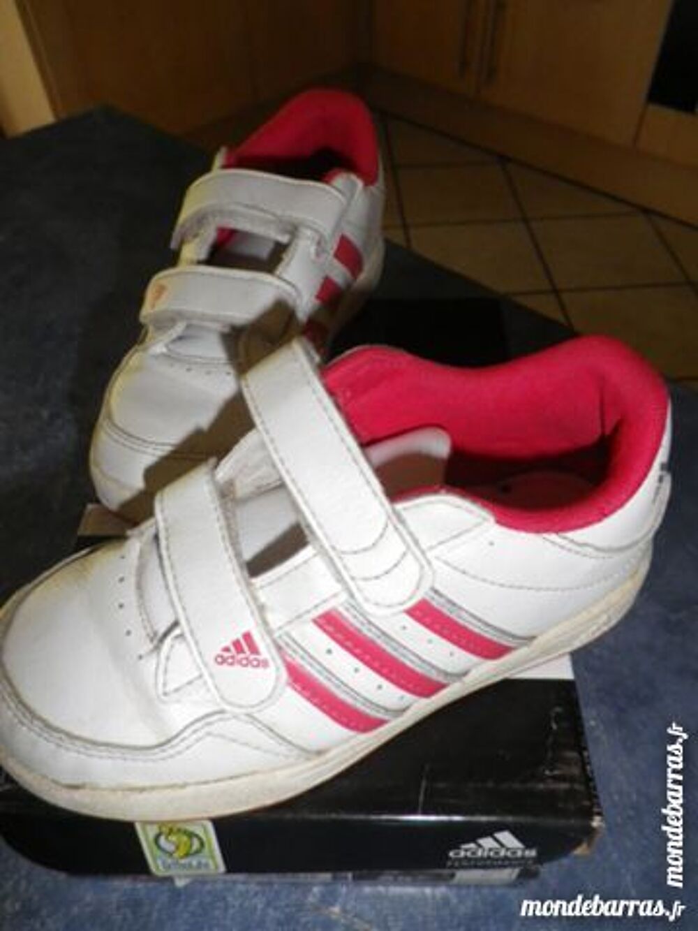 CHAUSSURES ADIDAS T27 Chaussures