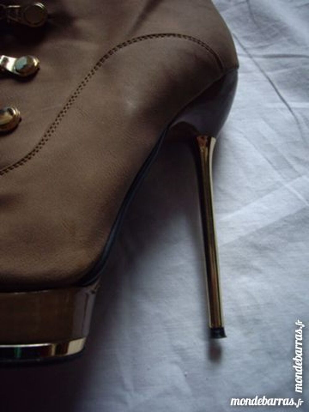 Bottines Taupe avec talon dor&eacute; - pointure 40-Neuves Chaussures