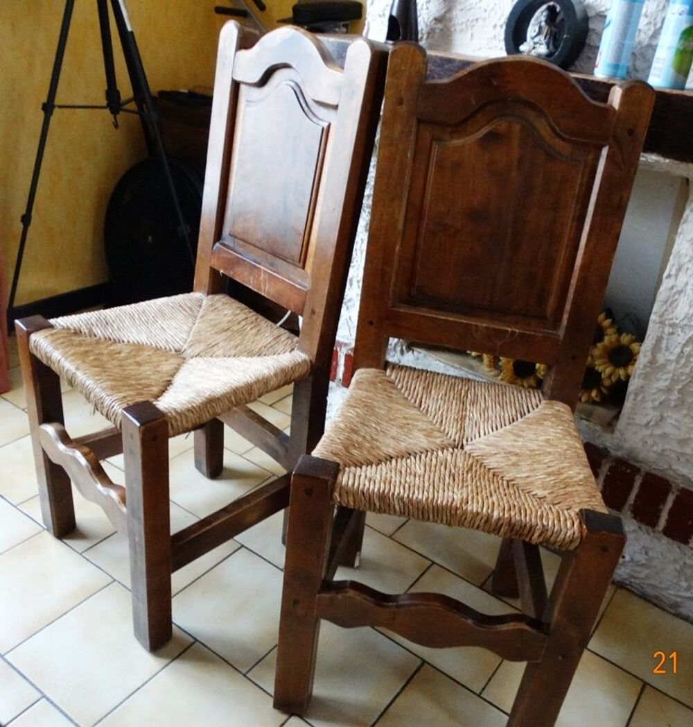table monast&egrave;re et chaises Meubles