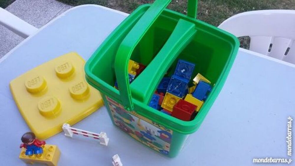 lego avec boite plastique Jeux / jouets