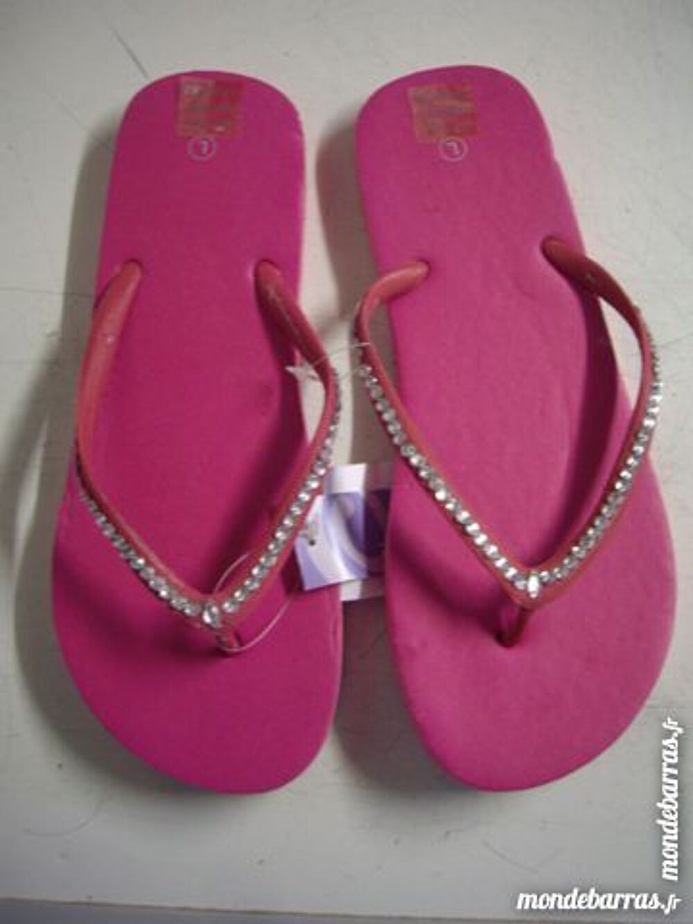 Tongs coloris Fuchsia perl&eacute; pt 41/42- neuves- &agrave; 2,50 € Chaussures