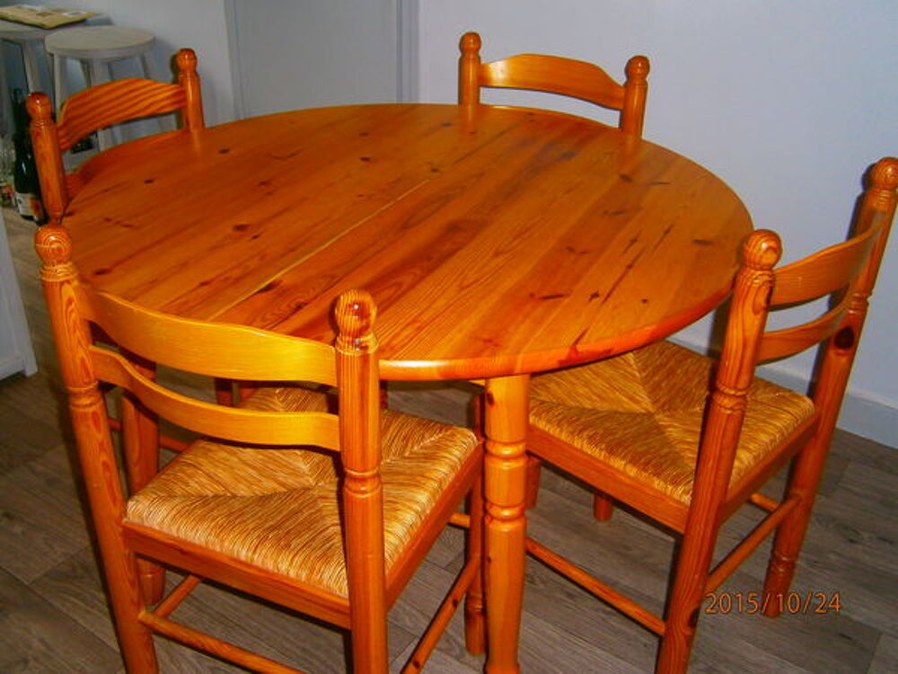 Table ronde et 4 chaises en pin Meubles