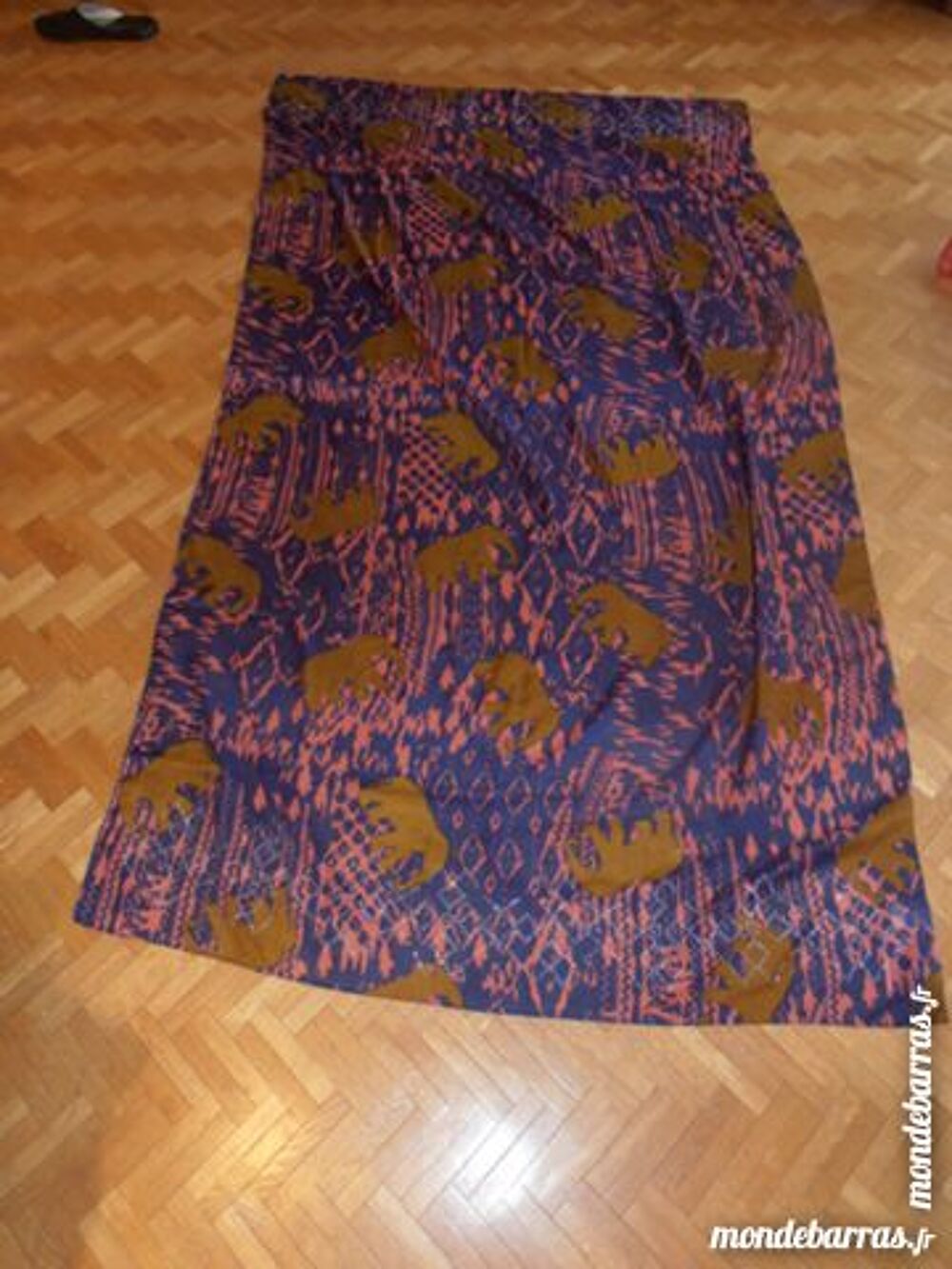 Foulard, &eacute;tole, par&eacute;o Bijoux et montres