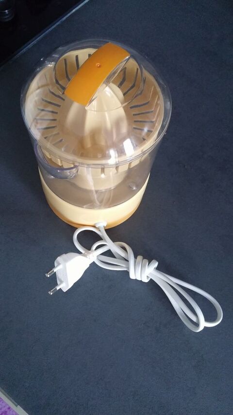 PRESSE AGRUMES NEUF 8 Sassenage (38)