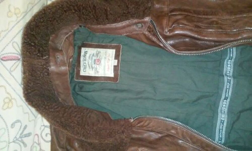 BLOUSON CHEVIGNON TRE BON ETAT JAMAIS PORTER Vêtements