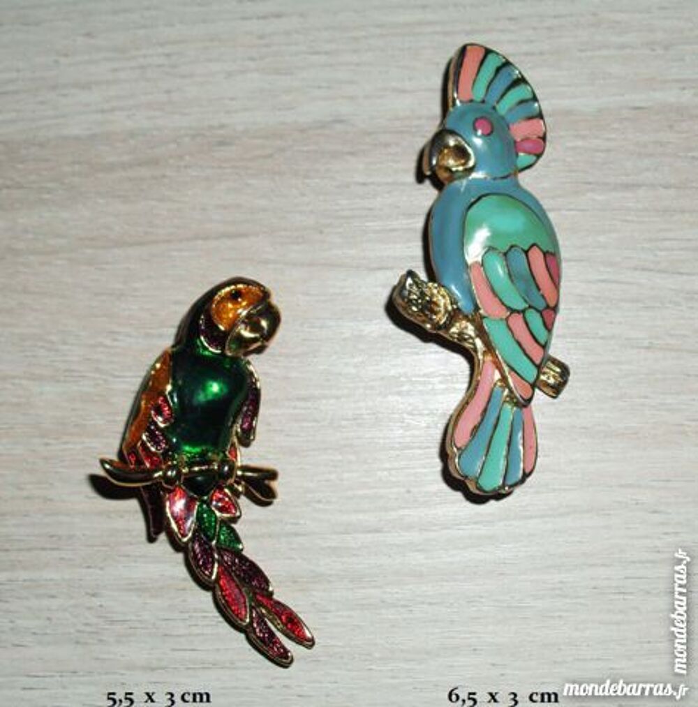 &laquo;PERROQUETS&raquo; deux broches vintage Bijoux et montres