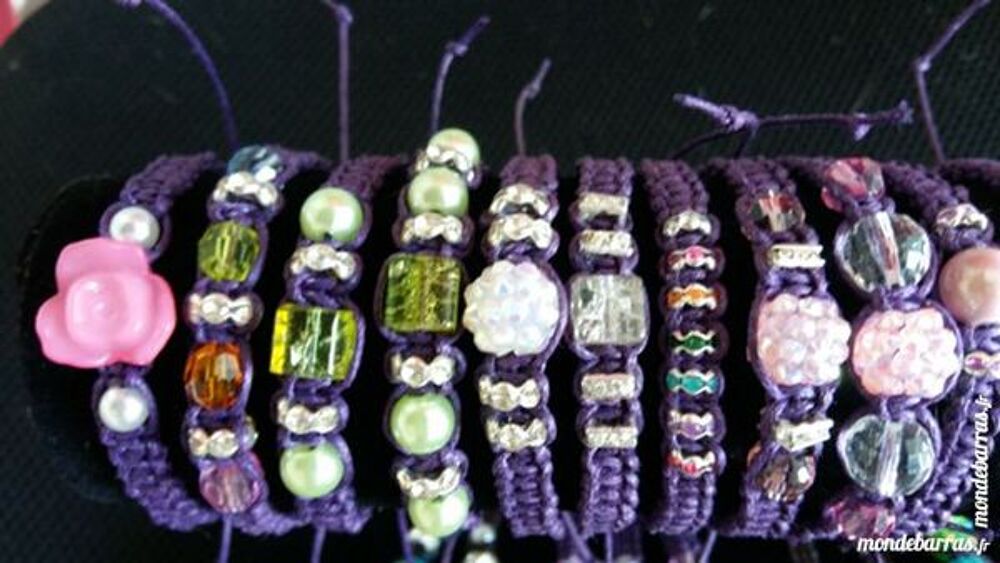 lot revendeur 50 bracelets artisanaux Bijoux et montres