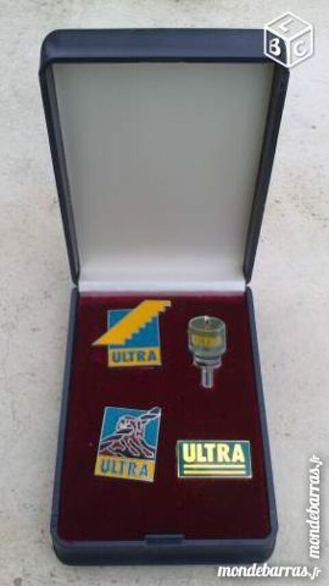 Coffret  de Pin's U L T R A. 20 Saint-Vallier (71)