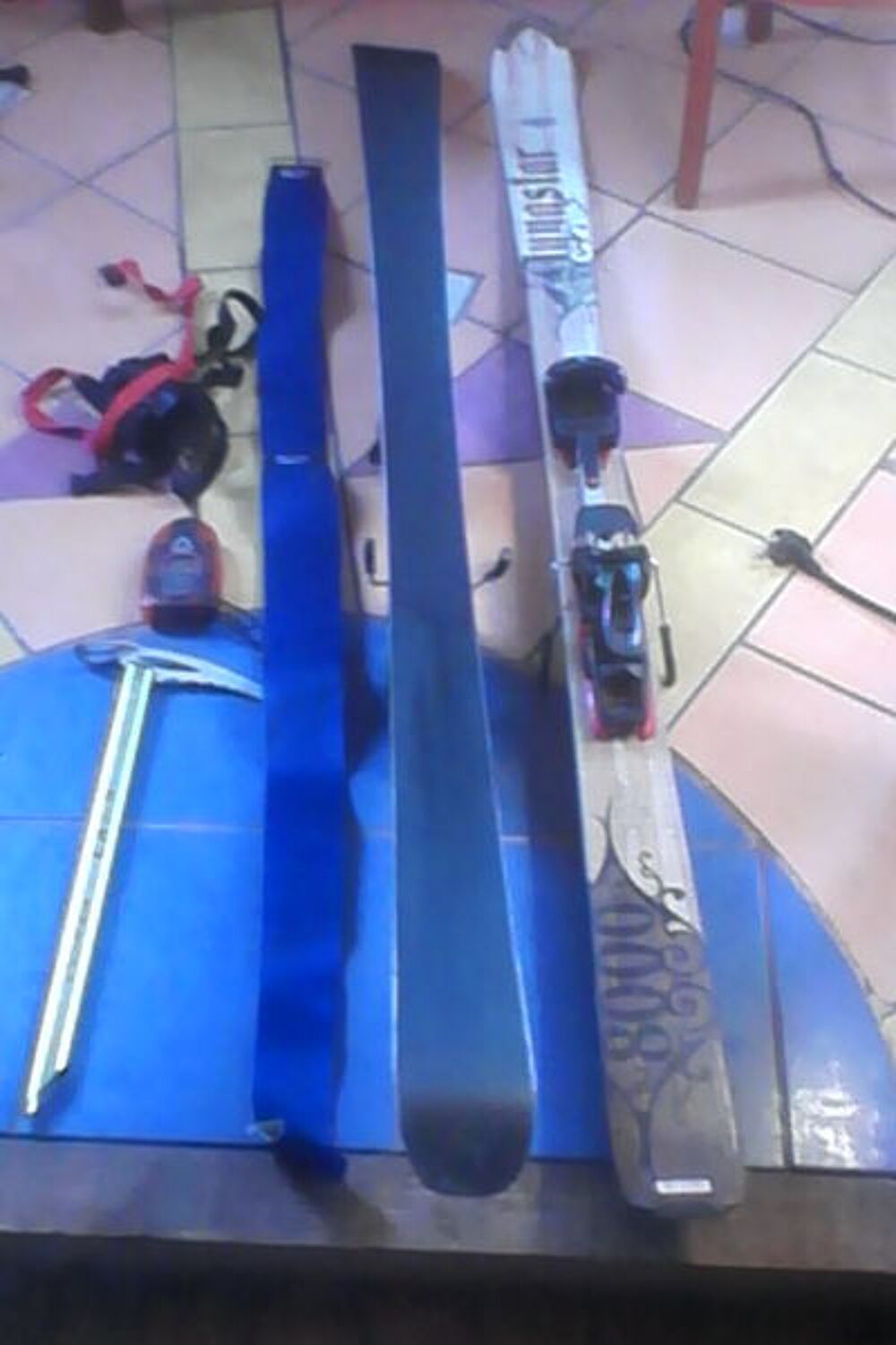 skis de randonn&eacute;e , peaux , arva , piolet Sports