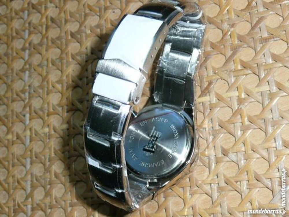 Tr&egrave;s belle montre tout en acier LIP neuve 3 chron Bijoux et montres