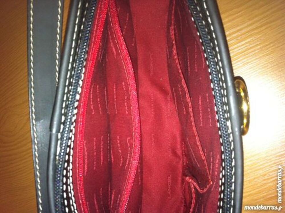 sac &agrave; main noir en cuir Bijoux et montres