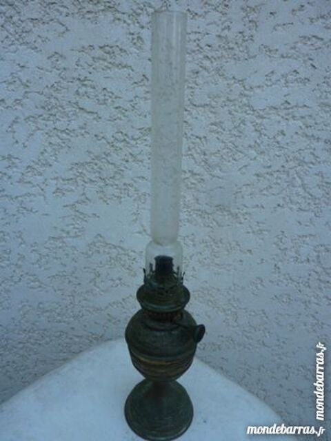 PETITE LAMPE A PETROLE EN CUIVRE 12 Saint-Mathieu-de-Tr�viers (34)