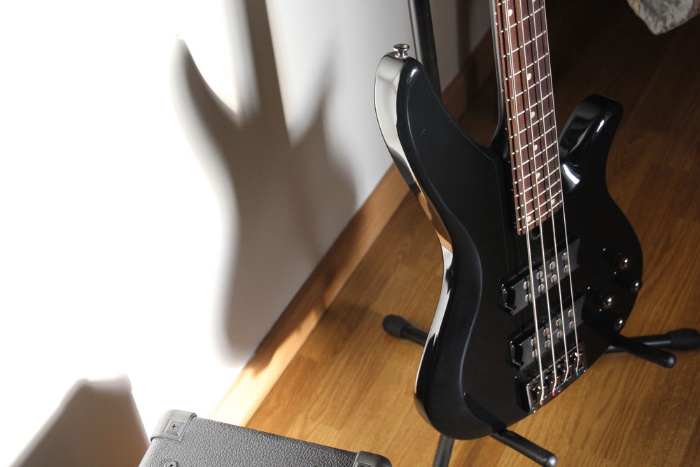 Basse Yamaha RBX 374 + Ampli Hartke Instruments de musique