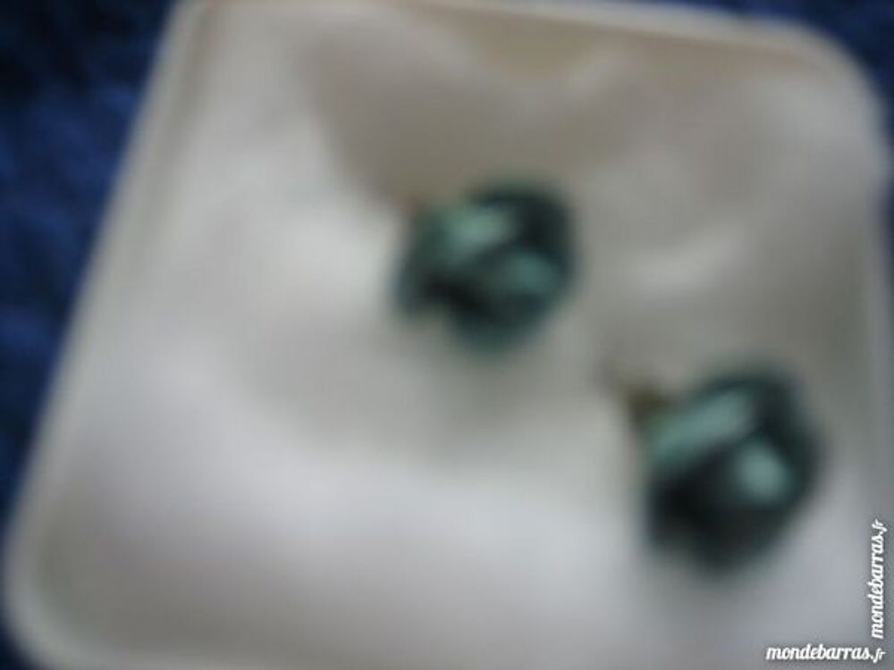 BOUGLE D OREILLES Bijoux et montres