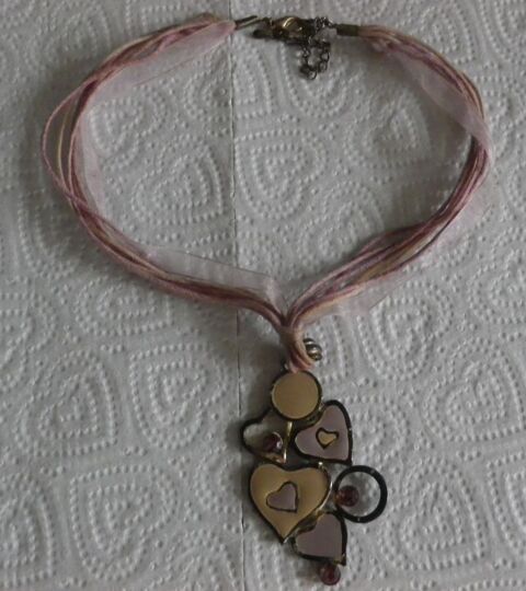 COLLIER COEURS ROSES ET BEIGES 2 Attainville (95)