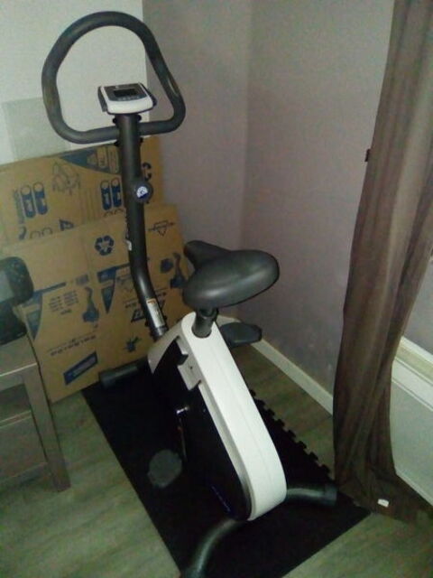 Velo d'appartement decathlon 80 Croix (59)
