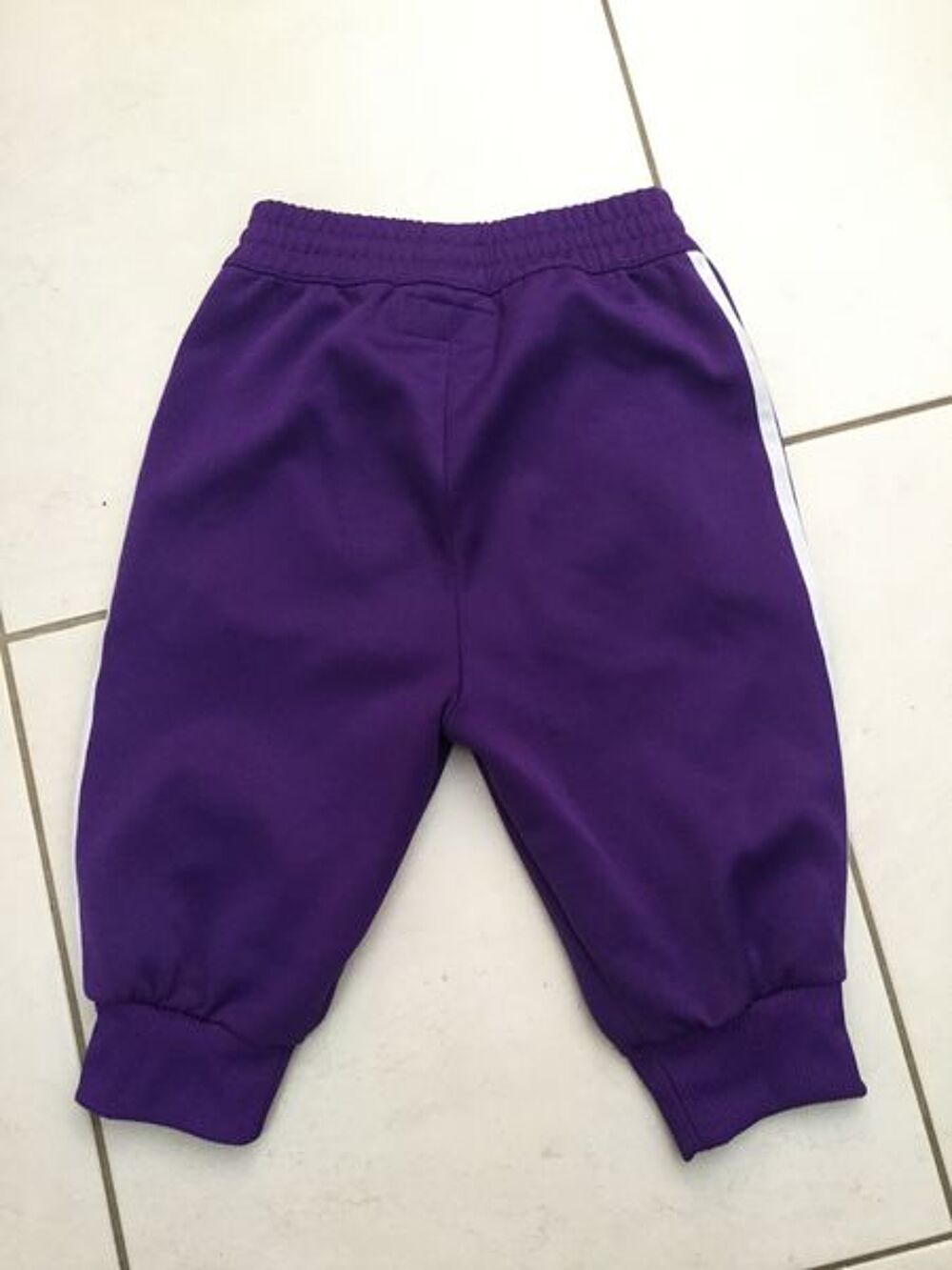Bas jogging Adidas Forme un peu sarouel. Fille 10 ans Vêtements enfants