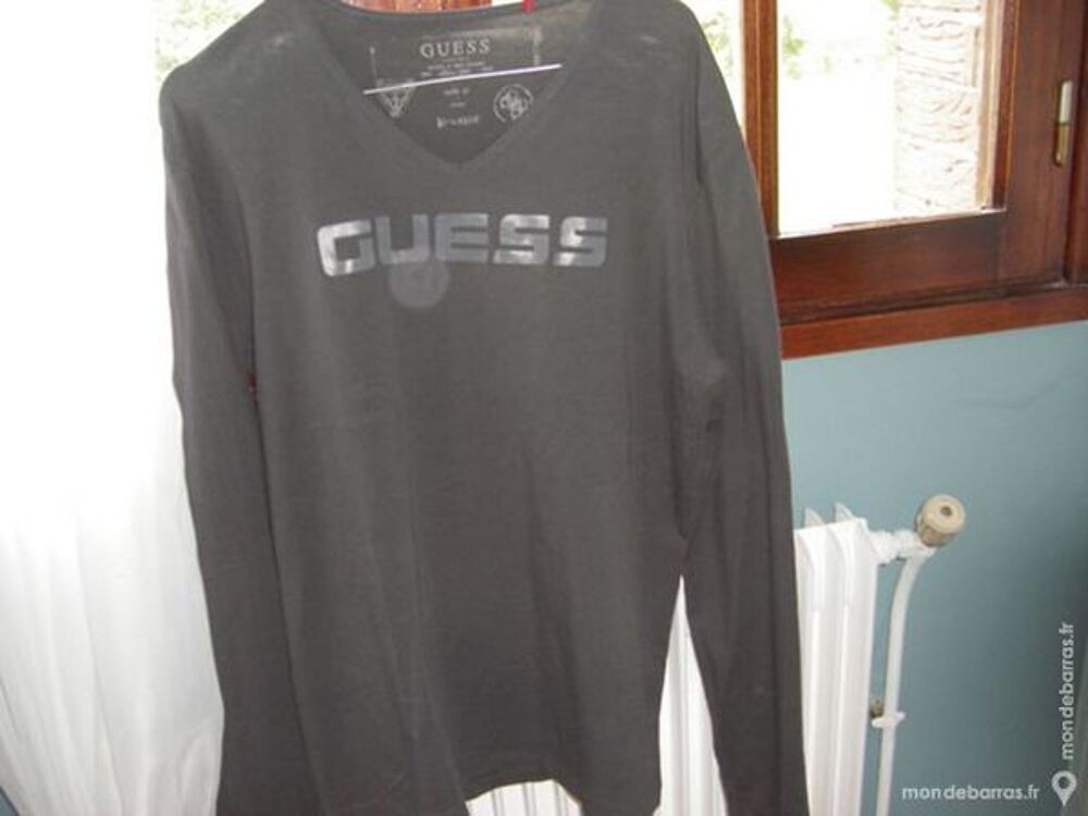 tee-shirt Guess Vêtements