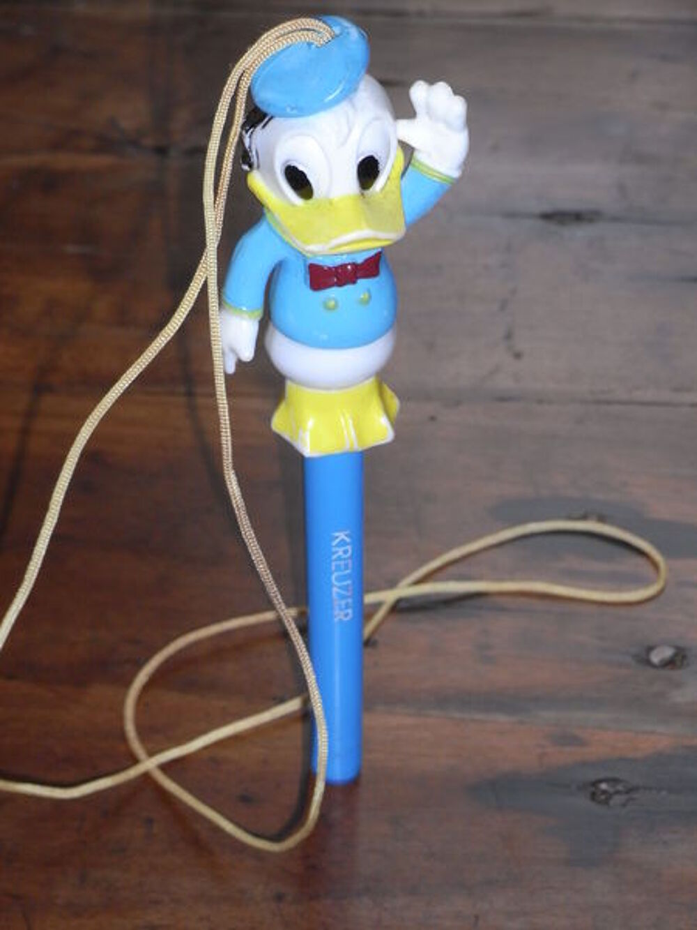 figurine donald embout de crayon et son crayon 