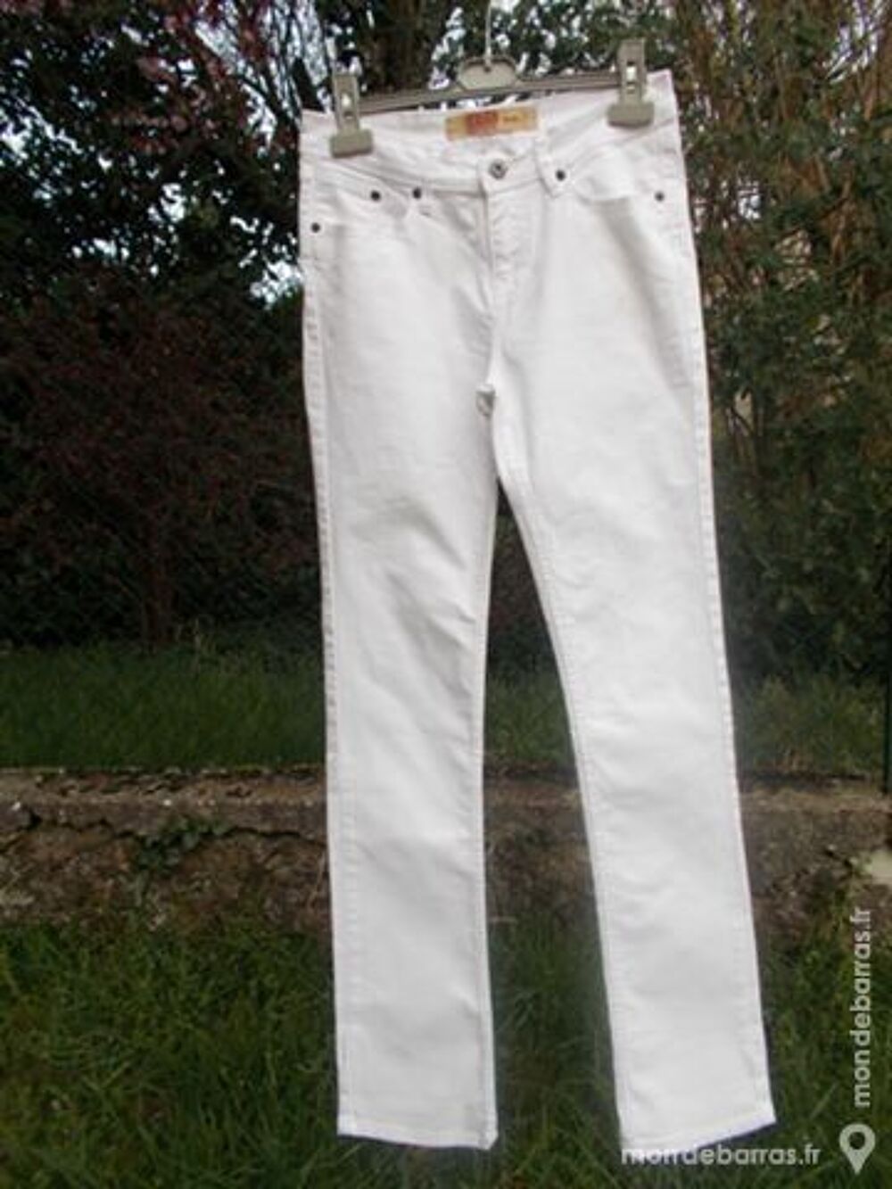 JEAN BLANC SLIM IX-05 EXTENSIBLE TAILLE 38 Vêtements