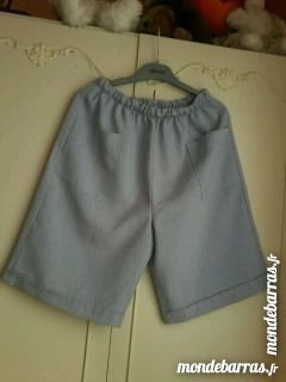 Pancacourt ou bermuda neuf T3 40/42 bleu ciel Vêtements