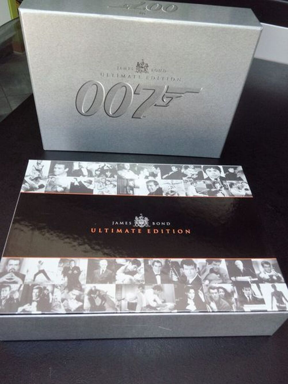 Coffret James bond Ultimate (2007). DVD et blu-ray