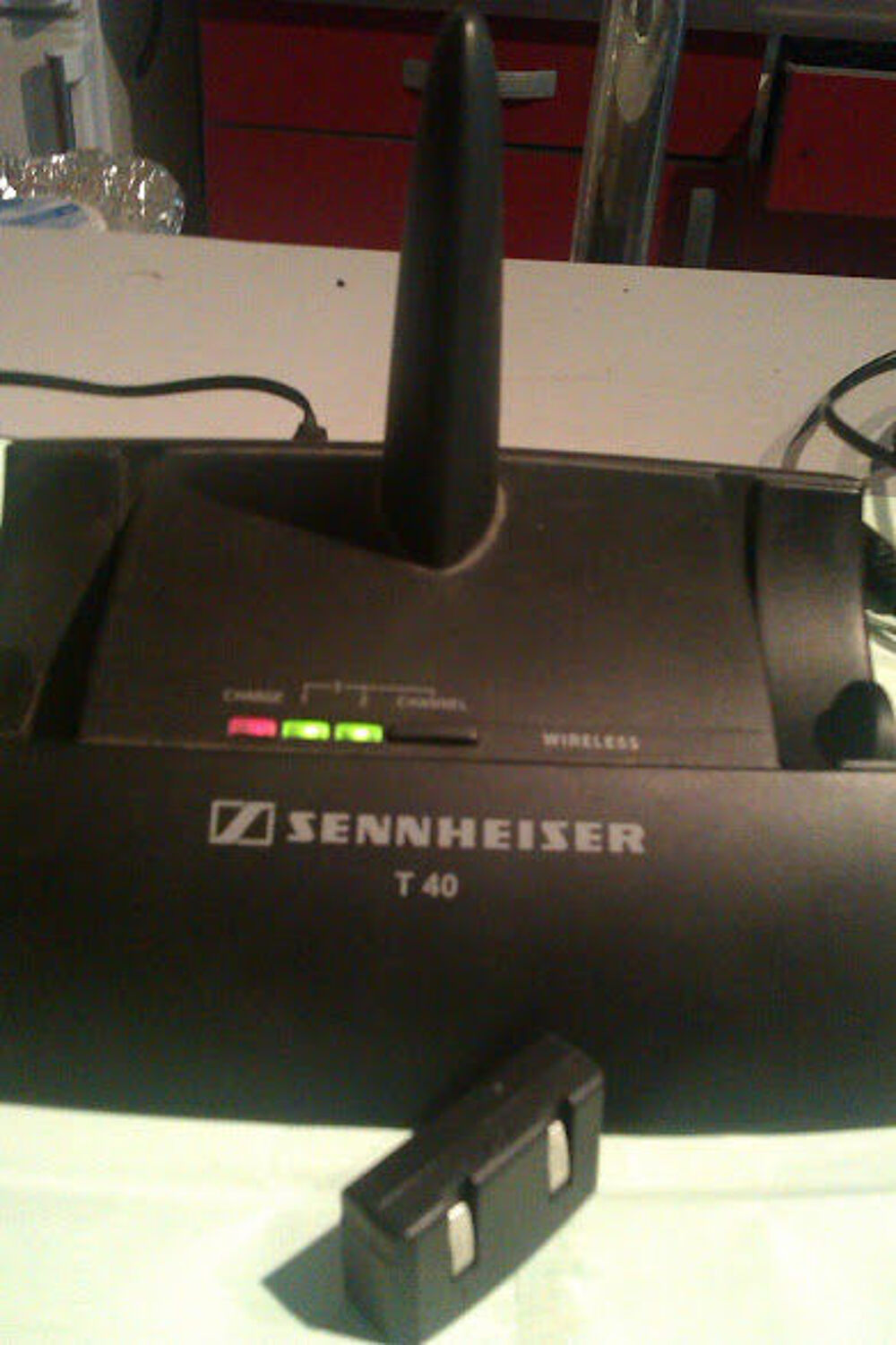Socle avec batteries pour &eacute;couteurs sennheiser T40 Audio et hifi