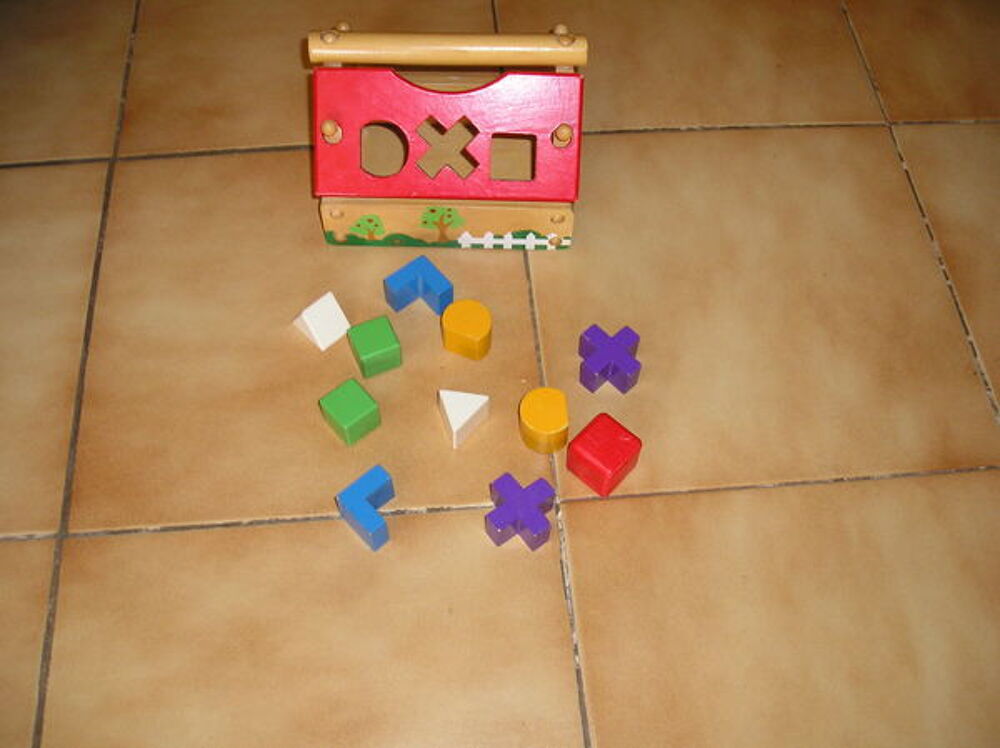 Maison de bois &eacute;ducative
Jeux / jouets