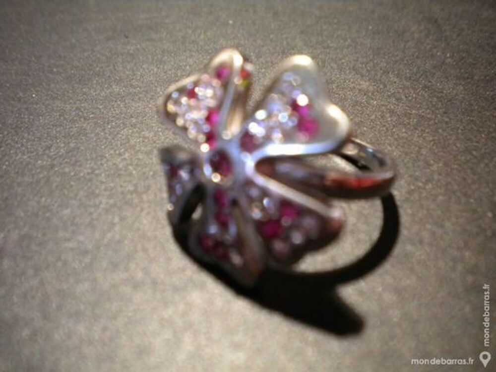 BAGUE &laquo; Fleur &raquo; In&egrave;s Bijoux et montres