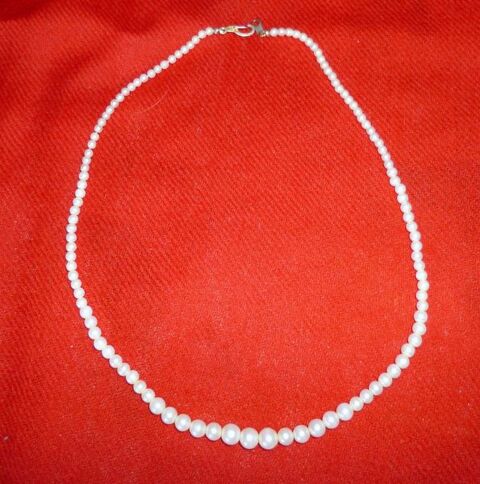 collier en perles blanche 8 L'Huisserie (53)