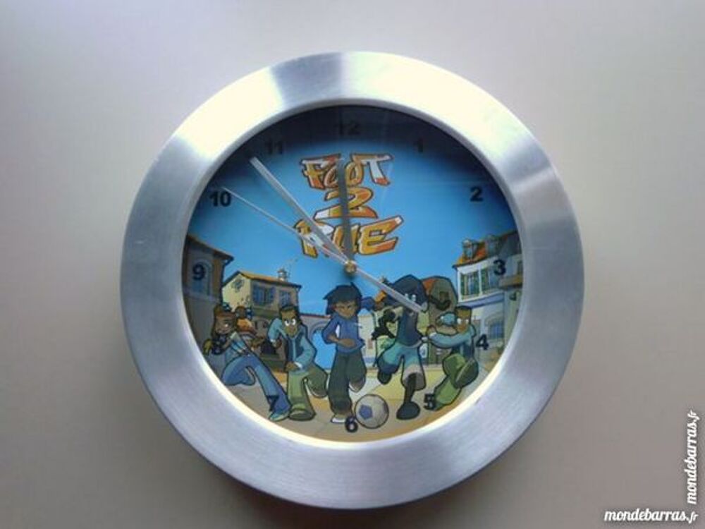 horloge murale &laquo;Foot 2 Rue&raquo; - TBE Décoration